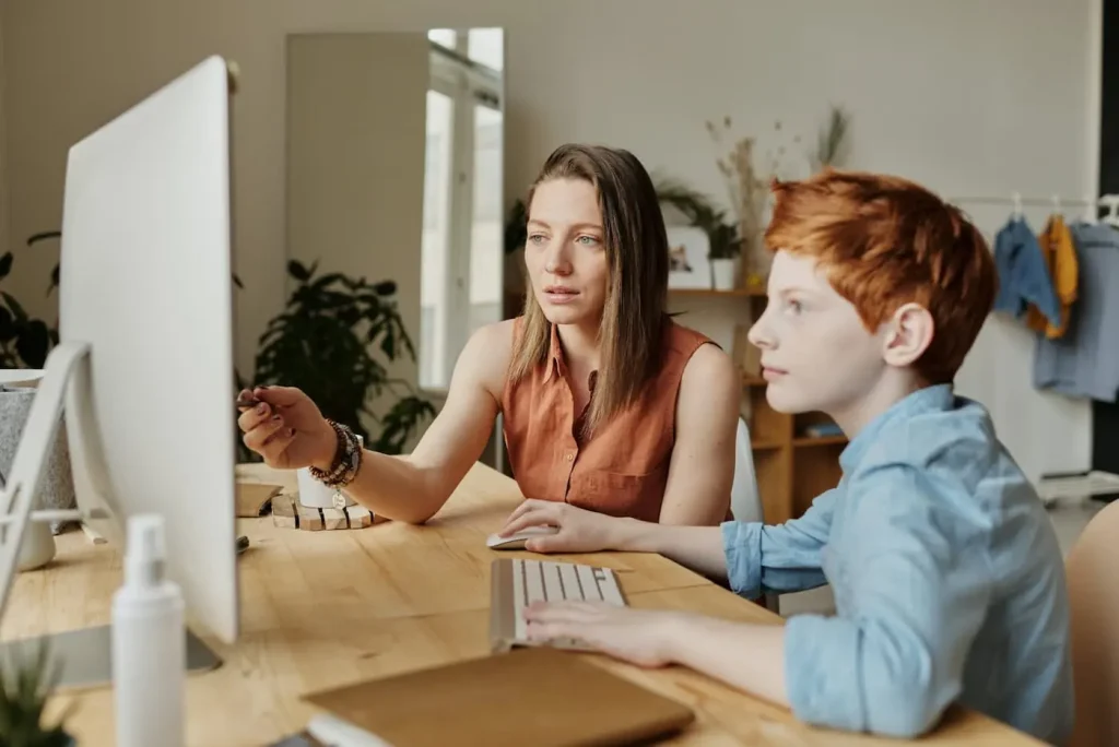 Cómo pueden participar los padres en la enseñanza de la informática